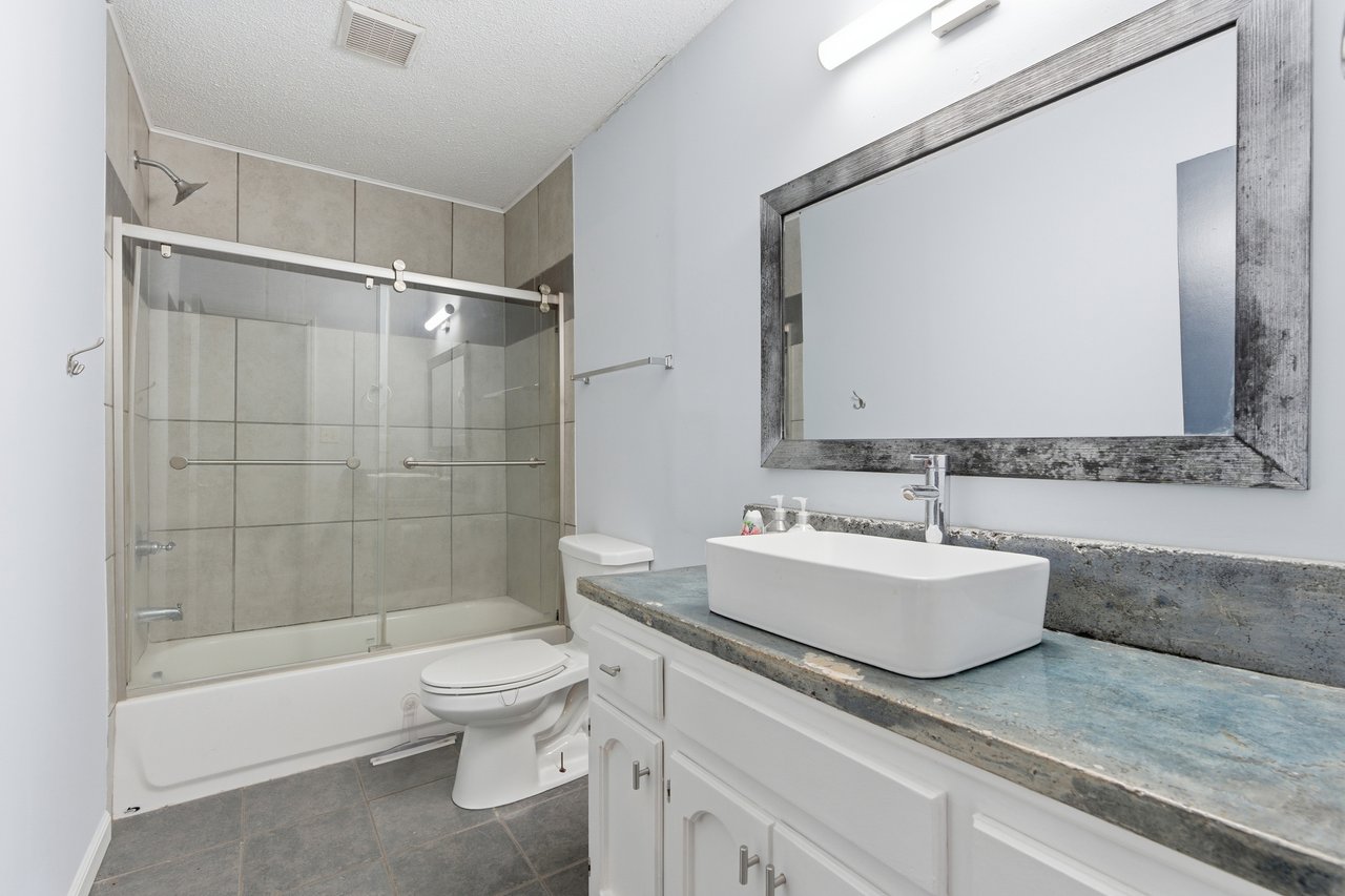 Charming Huntsville Home with Vaulted Ceilings & Patio