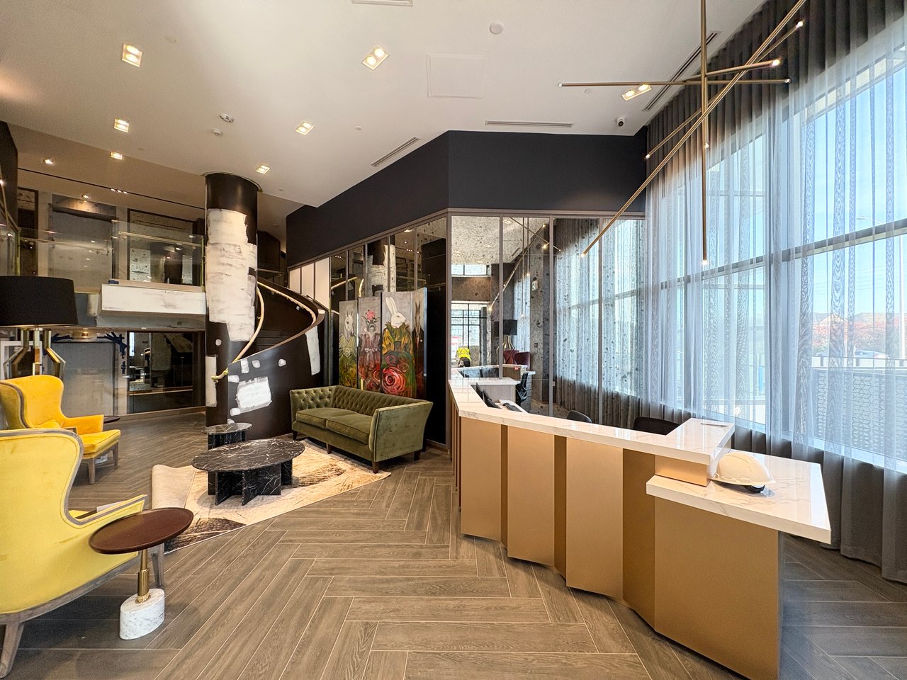 395 Dundas Street W Unit: 223