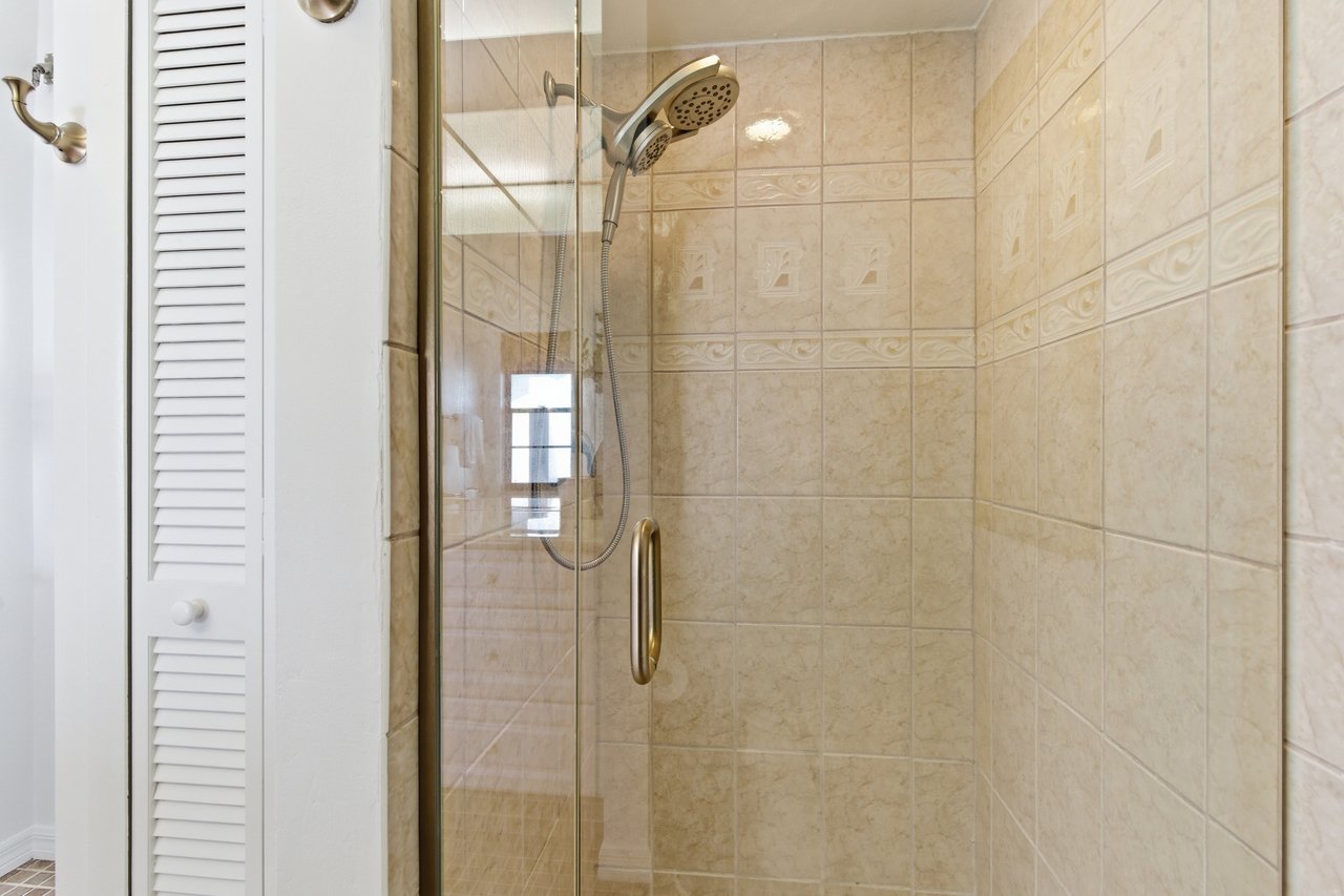 19184 Pine Run Ln - Three Oaks