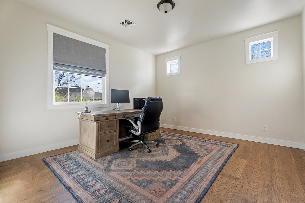 3838 E DEVONSHIRE Avenue