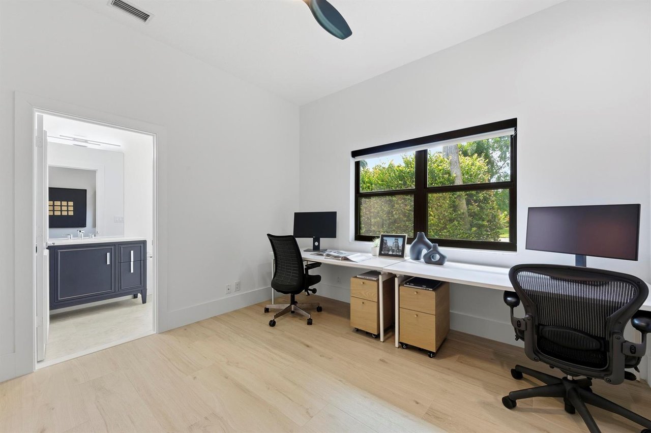 2557 Seminole Circle