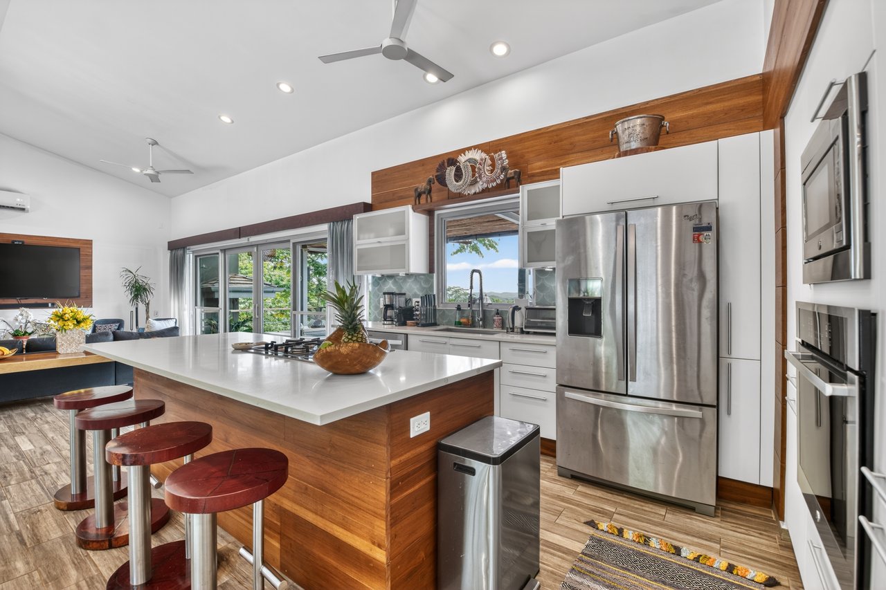 Casa Pochote | Artisan Luxury Villa in Tamarindo | Pool, Jacuzzi & Langosta Beach Club Membership Included