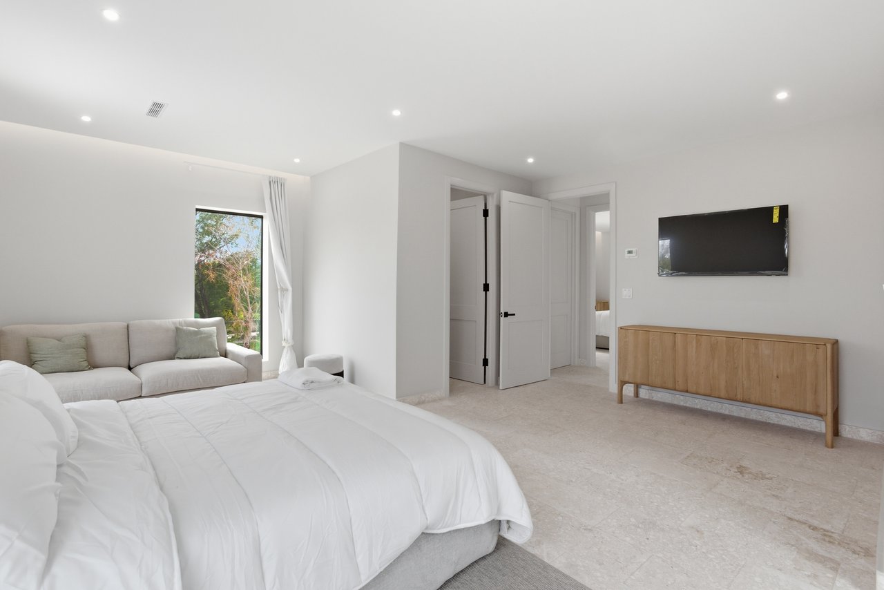 Villa Sol, Adelaide Beach