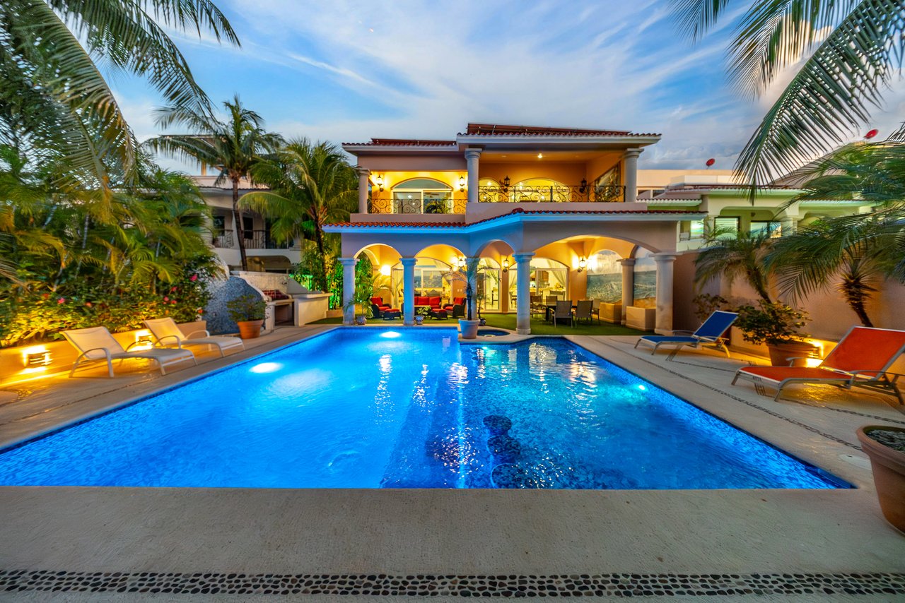 Villa Maravilla Puerto Aventuras | Golf-Front Luxury Villa