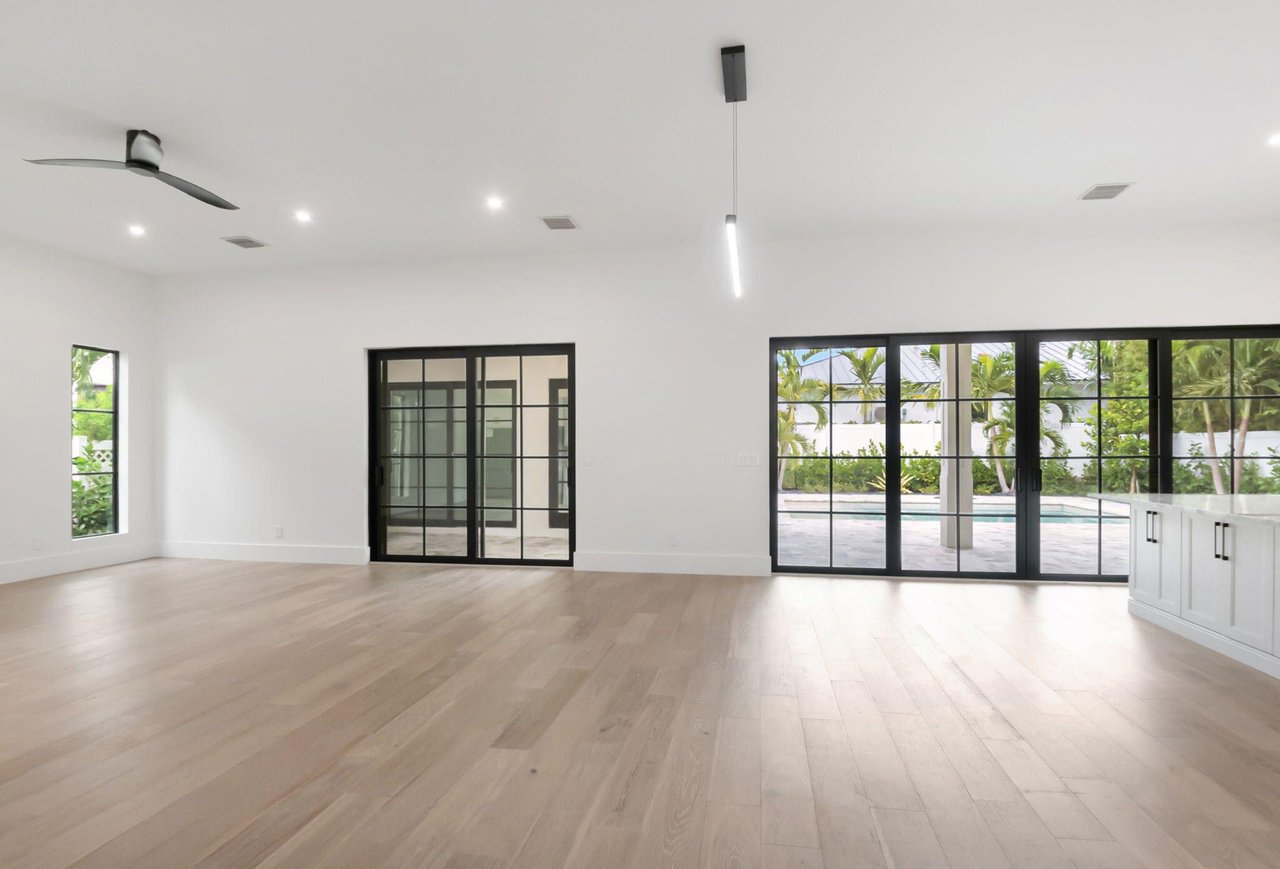 17 NW 16th St