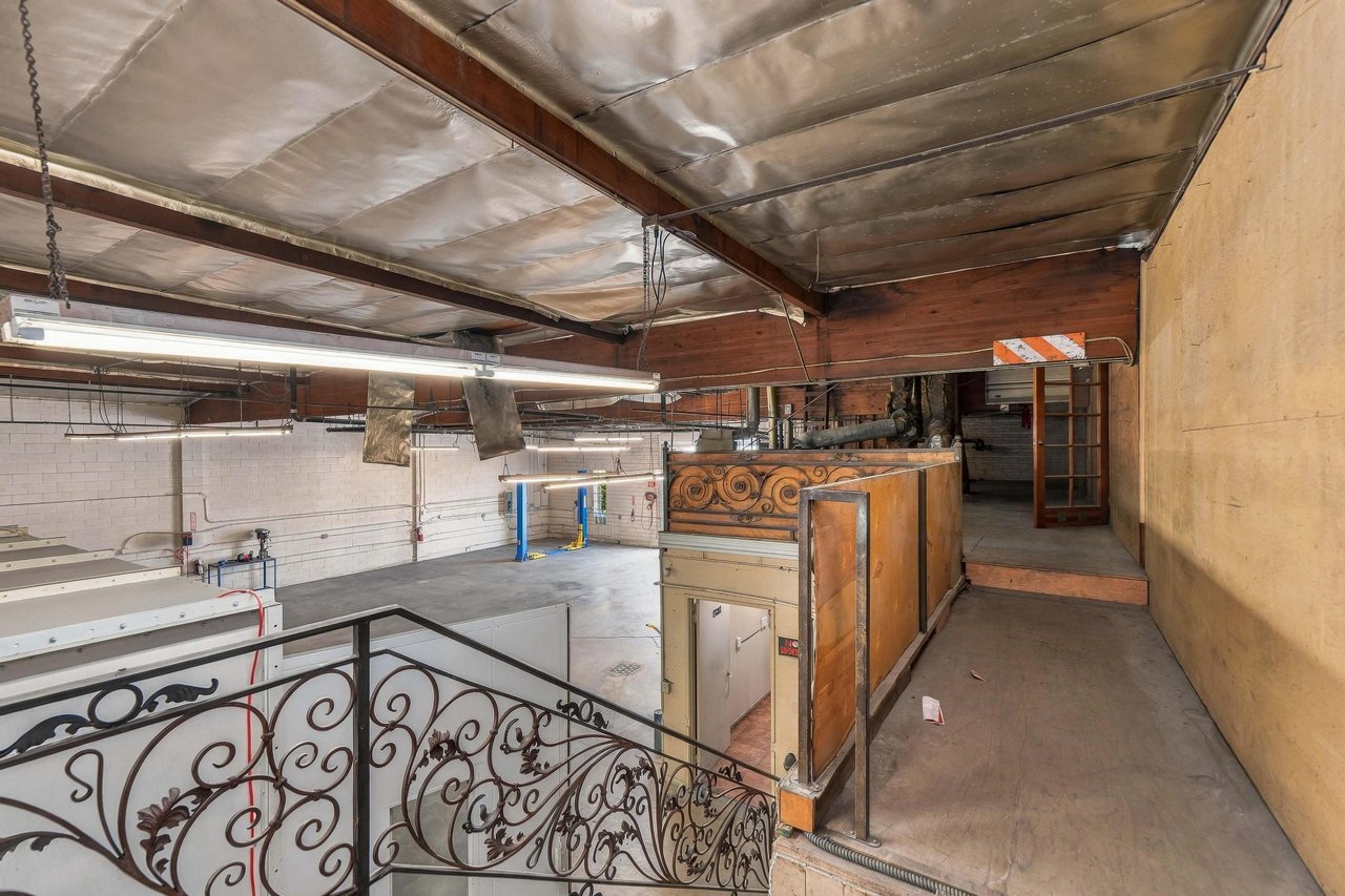 2823 N. San Fernando 