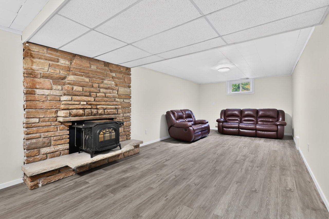 975 Cresthampton Lane