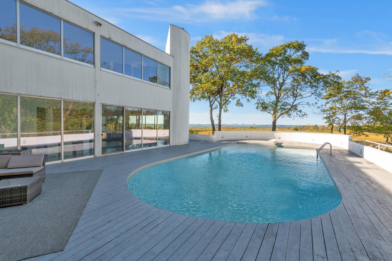 Artist Jennifer Rubell Sells $ 3.6 Million Long Island Home