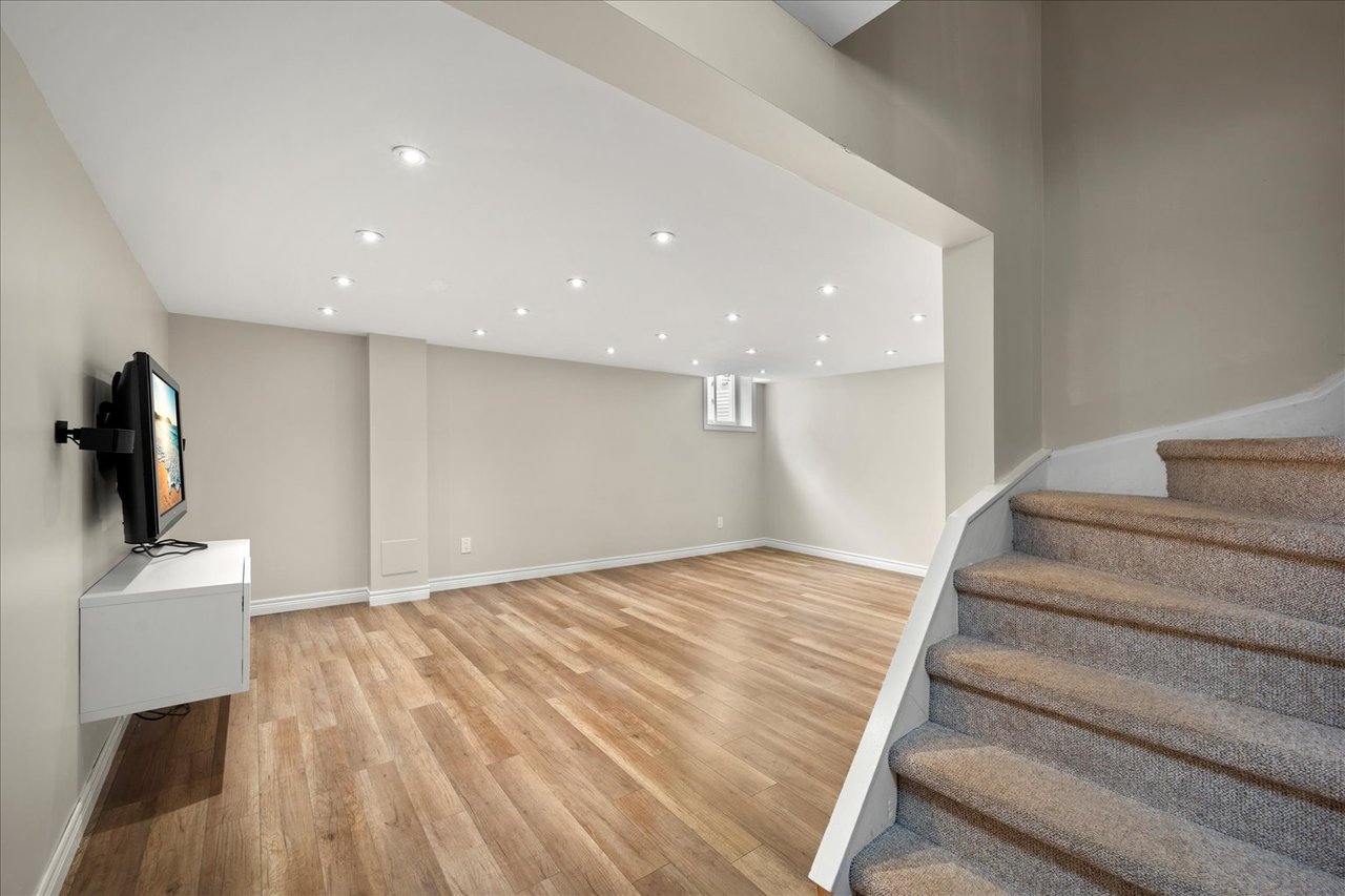 438 Claremont Cres
