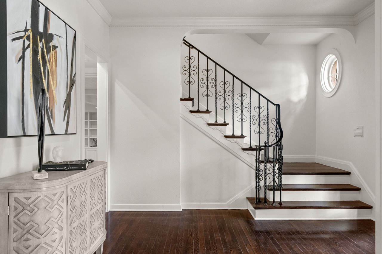 Luxury Property in Olmos Park