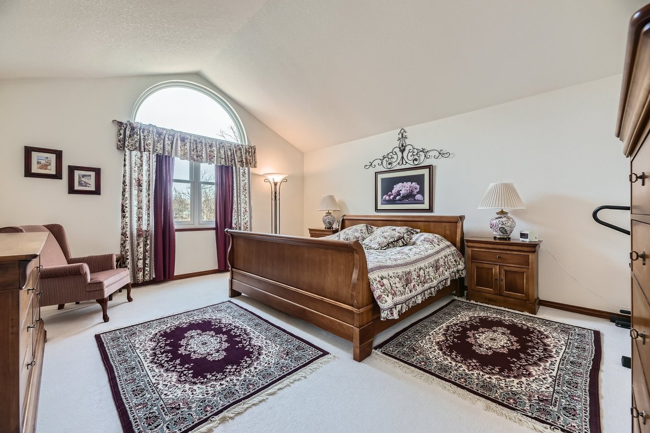 Just Listed: This Impeccably Maintained Home Offers the Perfect Blend of Community Living, Breathtaking Views, and a Prime Location!