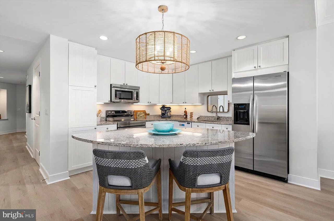 2 48th St Unit 207