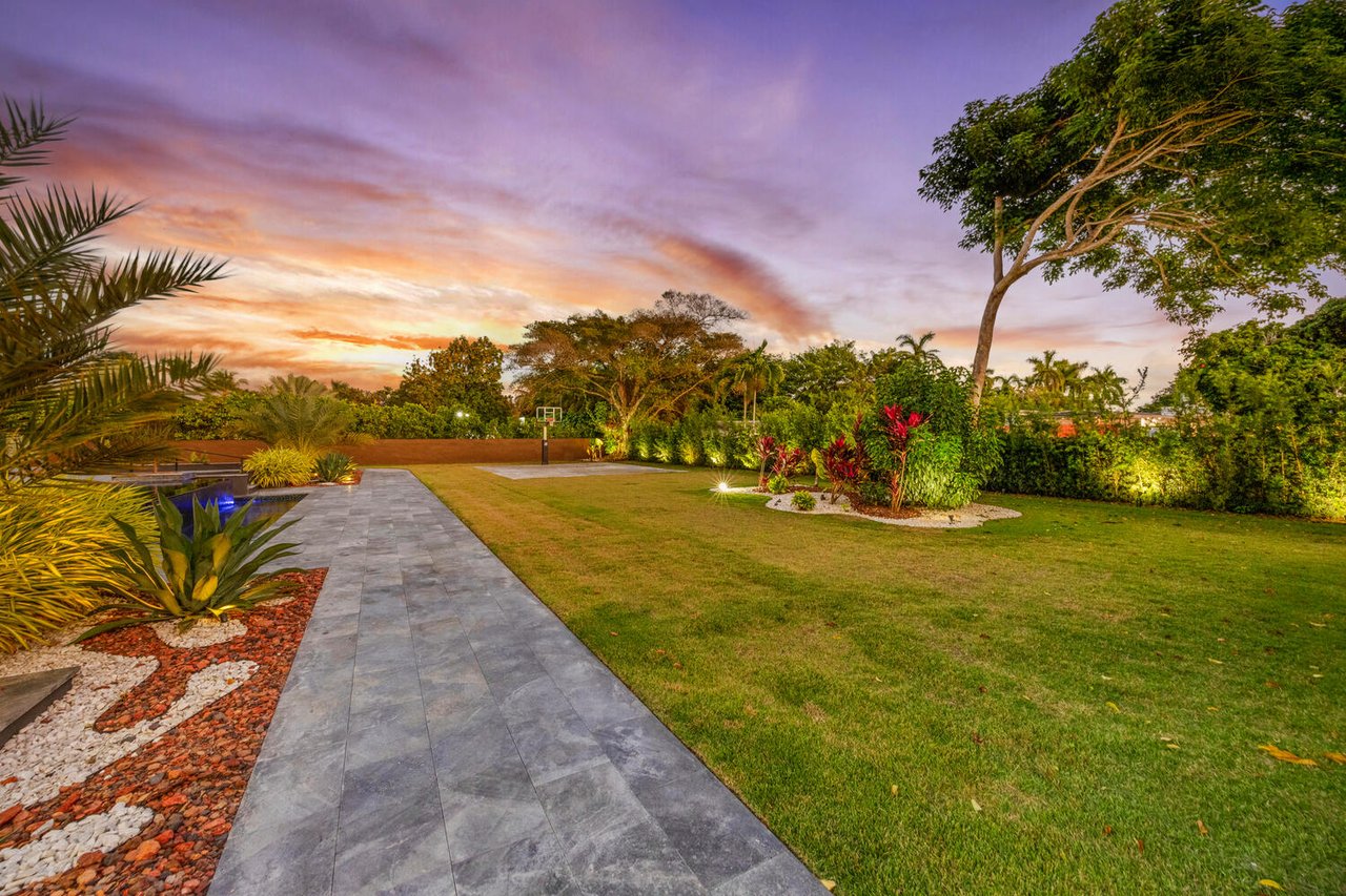 Your Private Resort - Everyday Of The Week