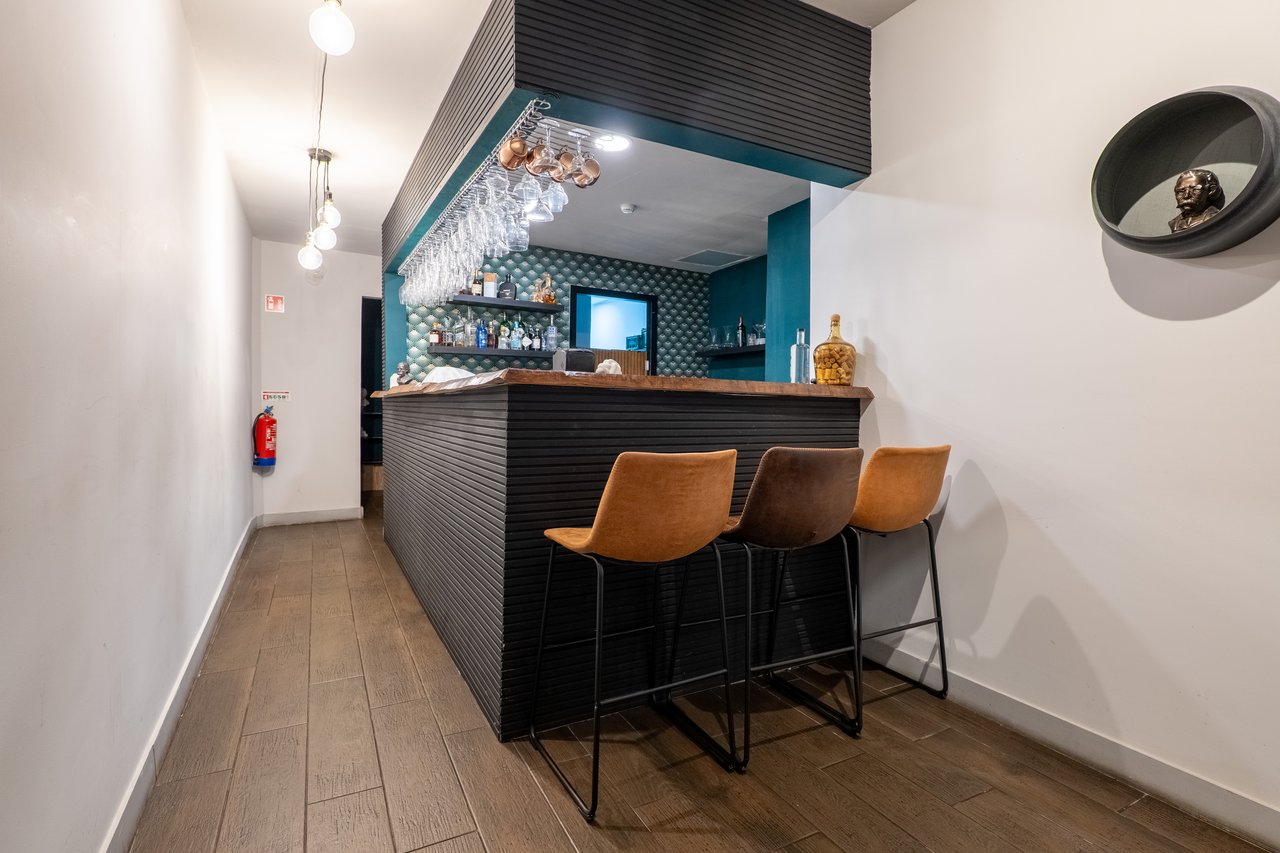 Prime Fine-Dining Restaurant Business Transfer (“Trespasse”) in Central Porto