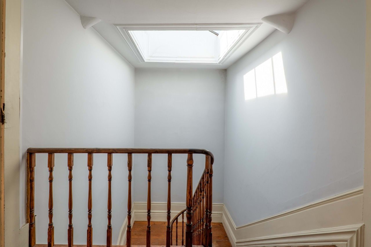 Historic Home for Restoration in Matosinhos, Porto – Prime Coastal Investment Opportunity