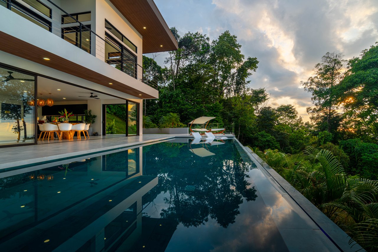 Luxury 4-Bed Home with Ocean & Jungle Views in Ojochal