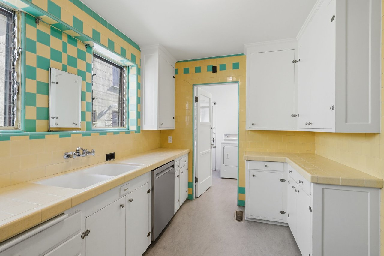 1042 S Crescent Heights