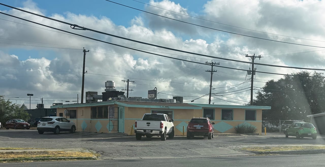 93 Shasta Ave -Owner-User/Investor (Rolando's Super Taco #2)