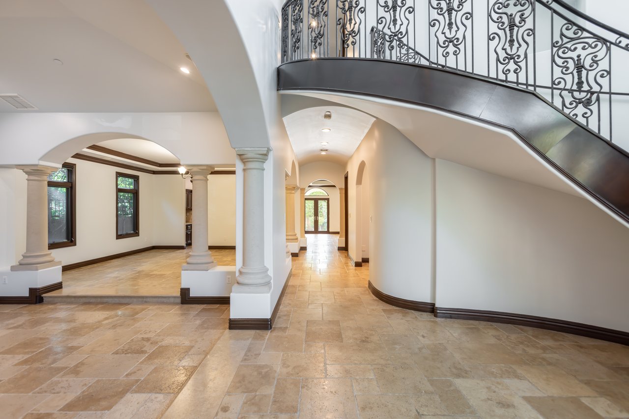 120 S Almont Dr, Beverly Hills