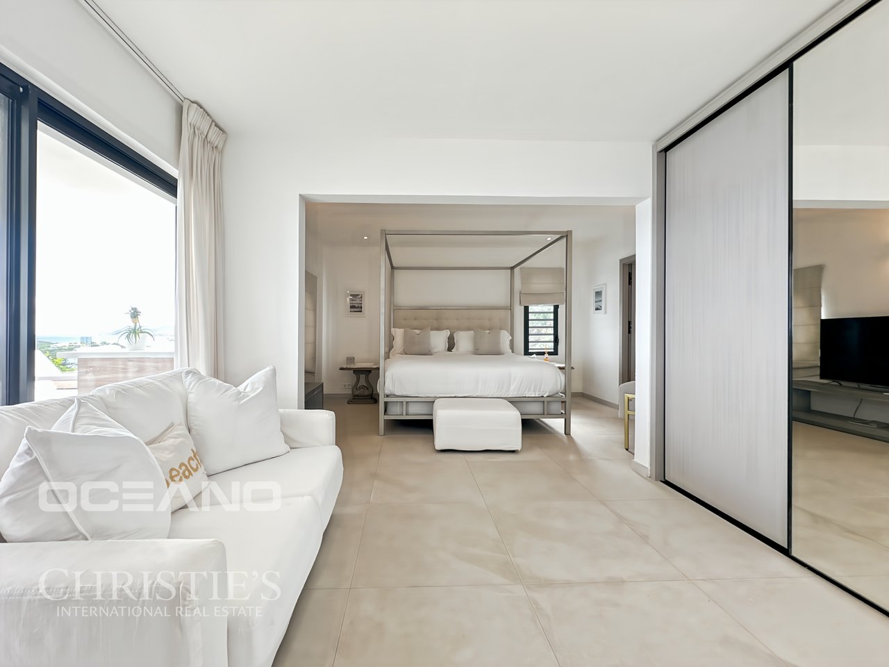 Cliffside Villa - Mont Rouge