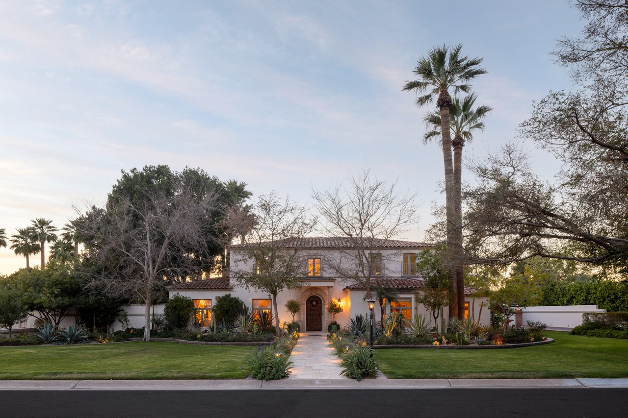 3042 N MANOR Drive E