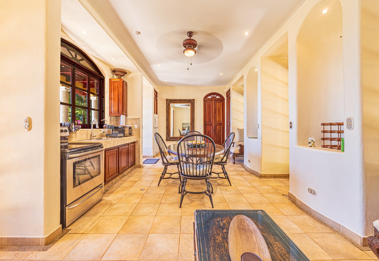 Nido Escondido, Playa Dominical