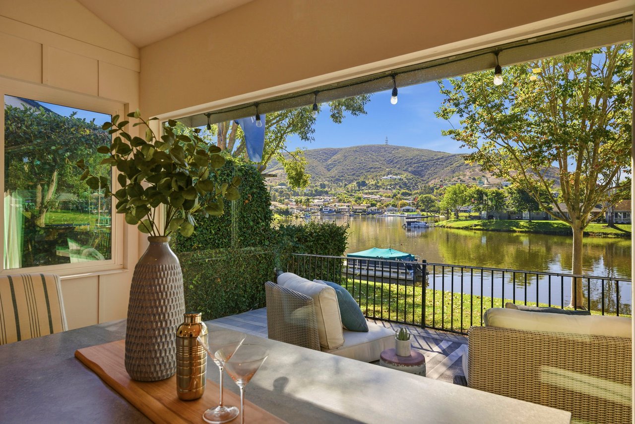 1541 Via Entrada Del Lago