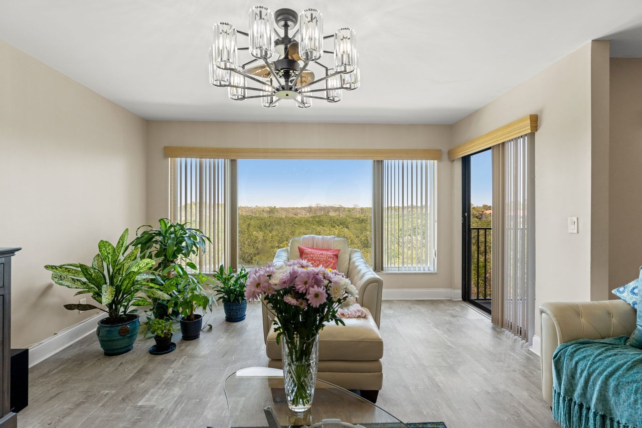 Upgraded 2-Bed Condo in Tarpon Springs with Scenic Views