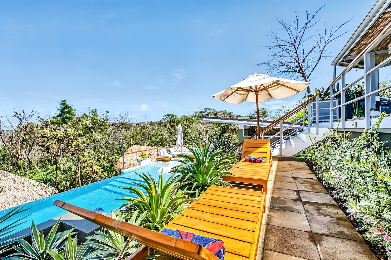 Casa Pochote | Artisan Luxury Villa in Tamarindo | Pool, Jacuzzi & Langosta Beach Club Membership Included