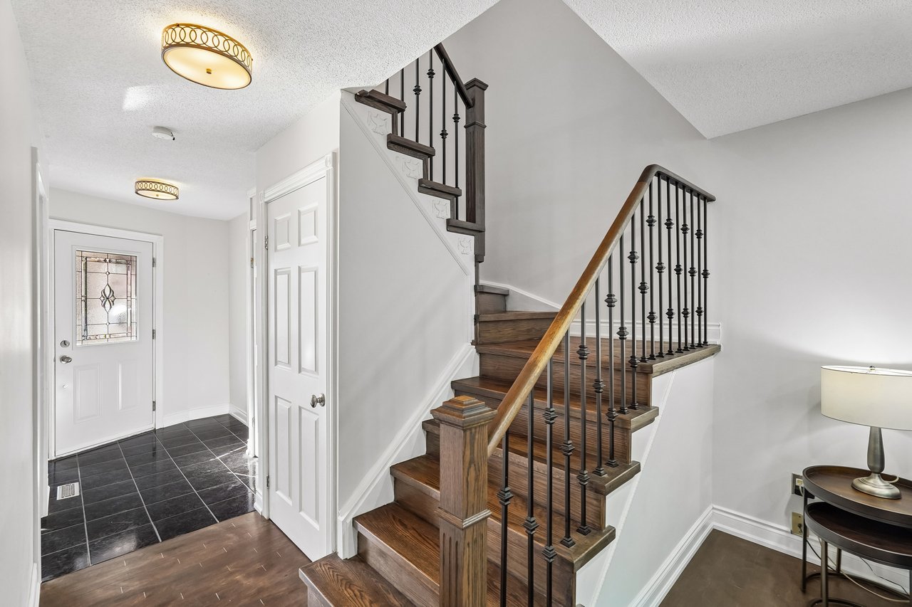 Move-in ready in the heart of Glen Abbey