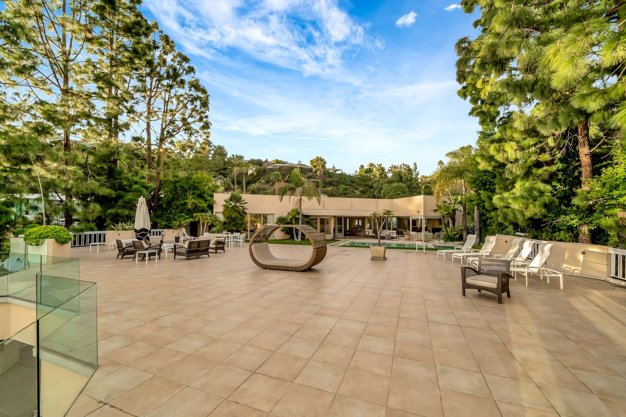 Trousdale Hideaway 🛰️