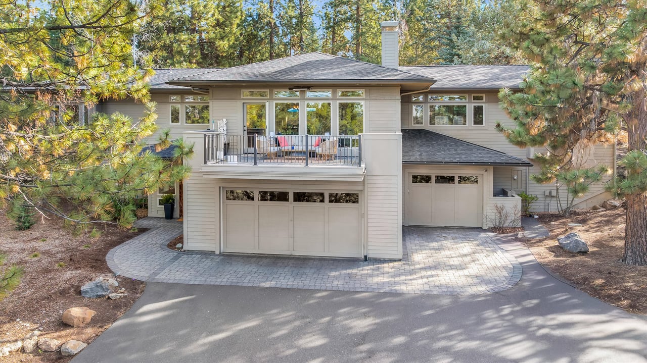 2589 NW Champion Circle