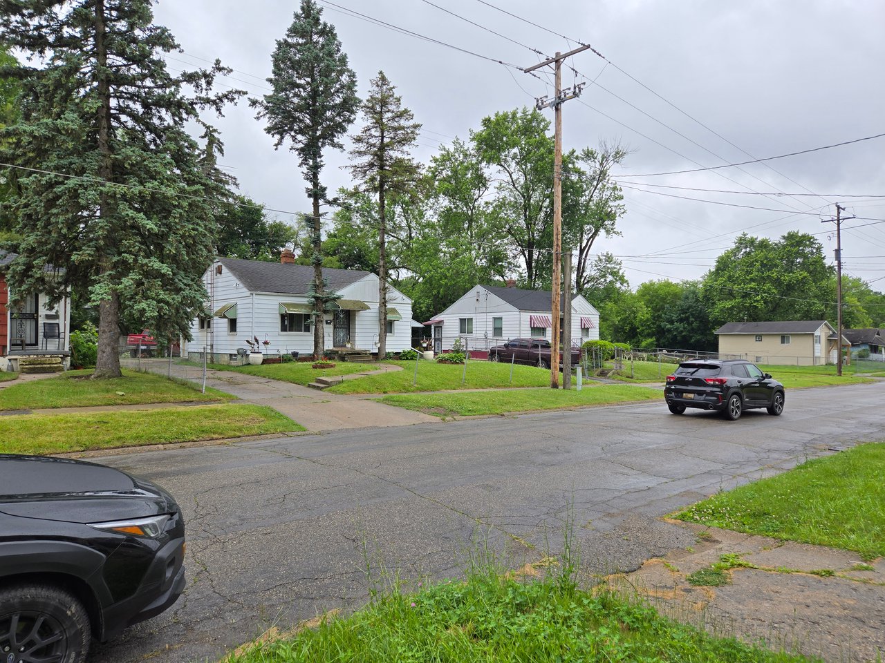 414 W Eldridge Ave