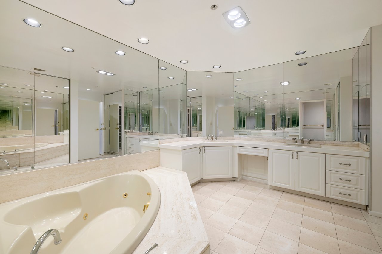 10430 Wilshire Blvd #202, Westwood