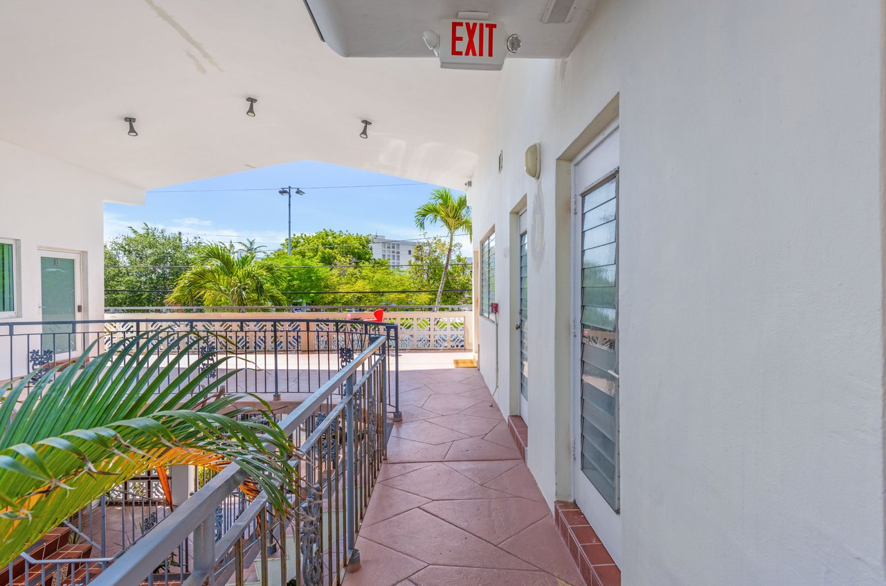 🌊 Waterfront One-Bedroom with Balcony – Miami Beach Lifestyle!