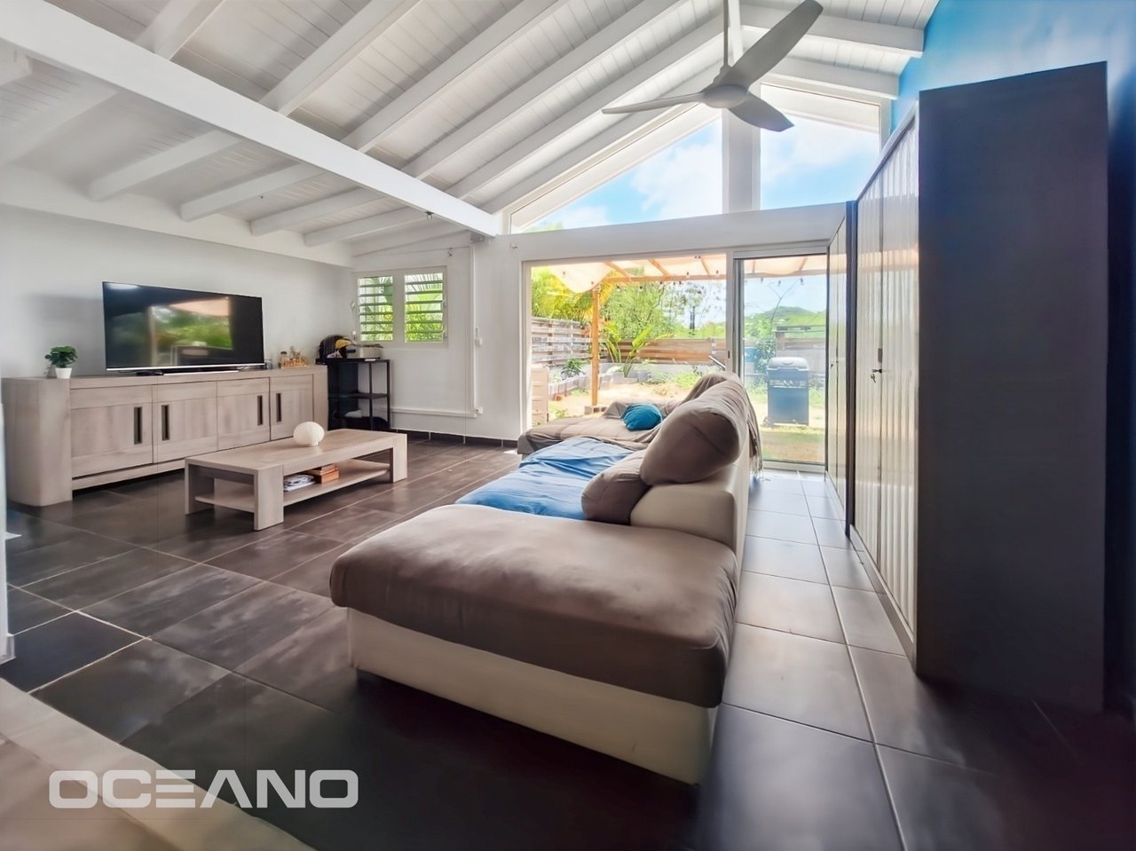 4-bedroom house with garden 