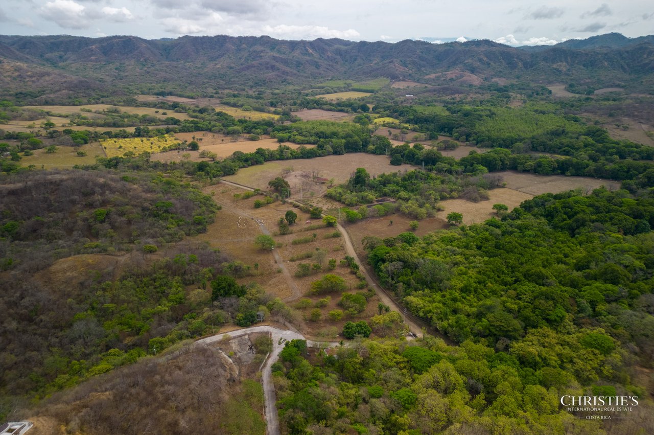 Commercial and Residential Lot for Sale in Colinas del Coyolar
