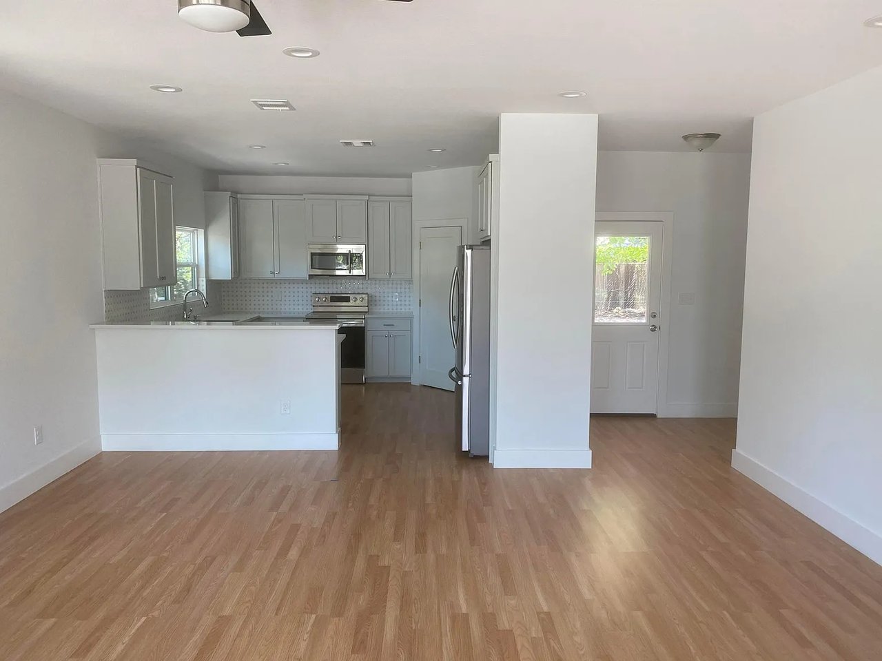 2732 Livingston Ave.