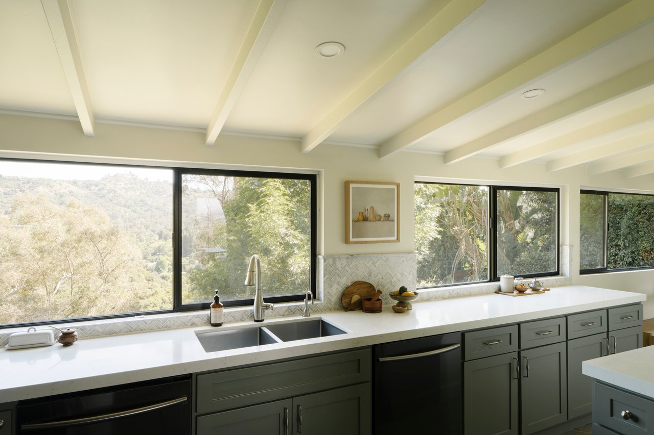 11764 Laurelcrest Drive in Studio City