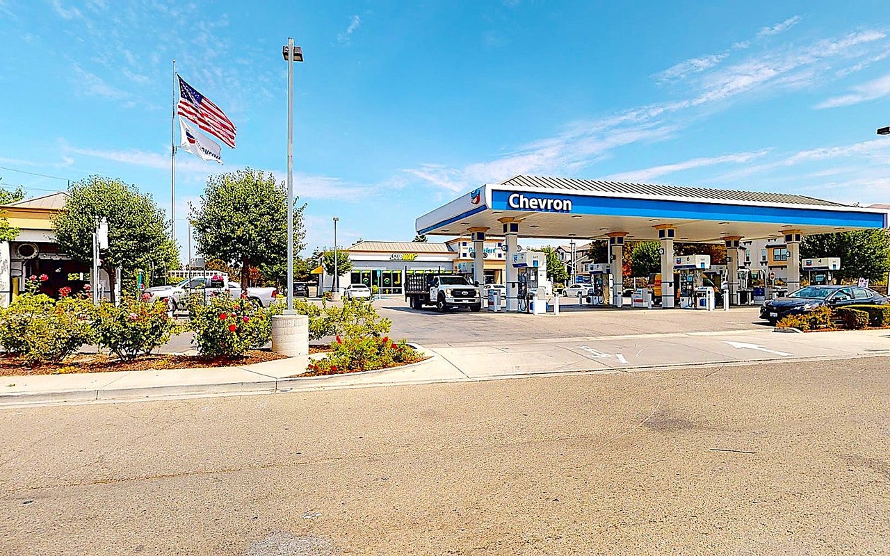 CrossRoad Chevron - Watsonville