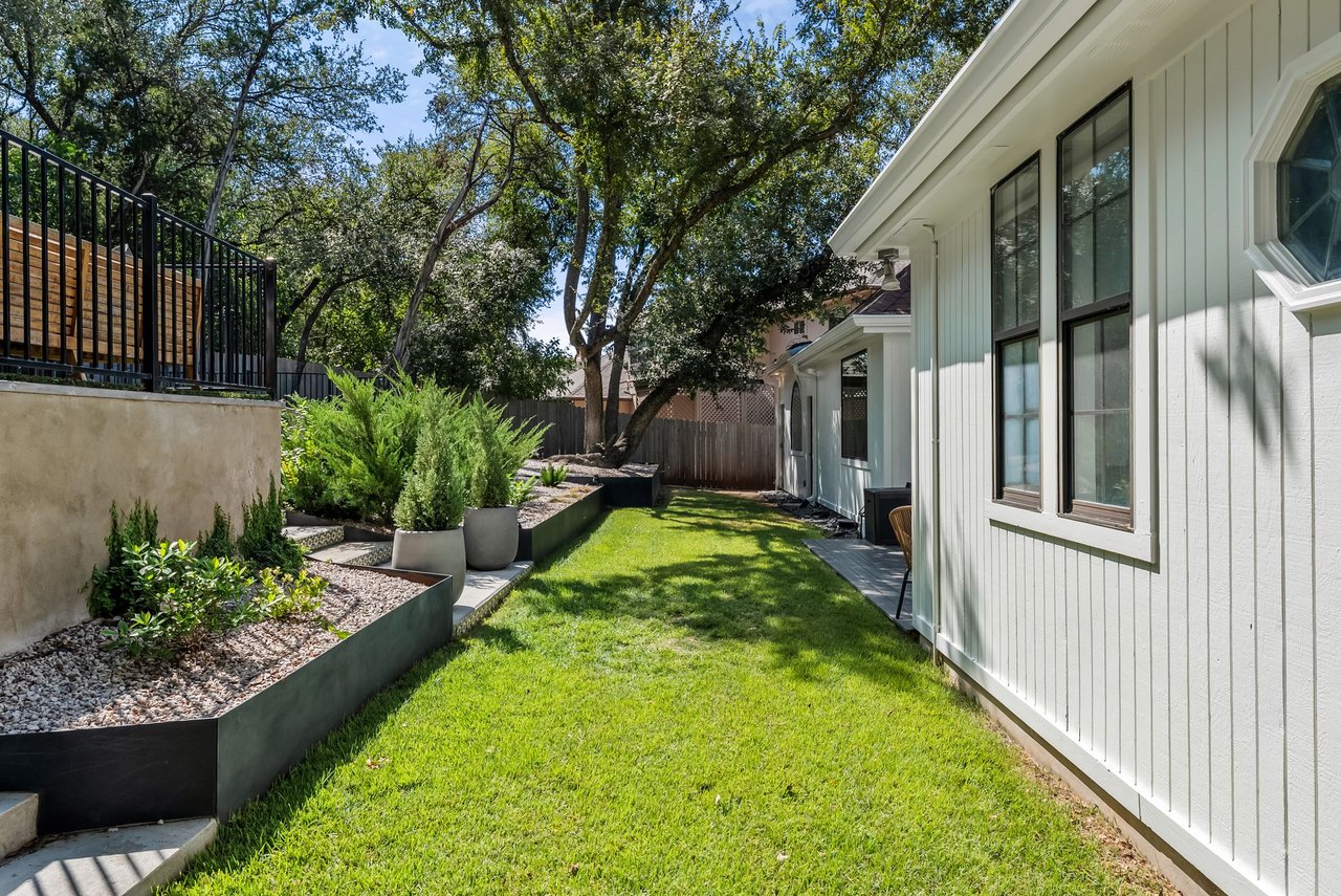 7302 Anaqua Dr