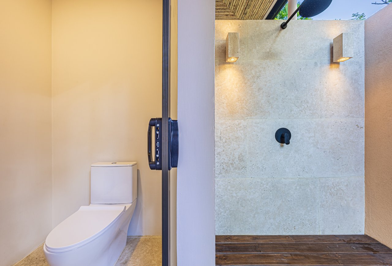 Luxury Hotel Boutique with Ocean Views | Walking distance to the beach | 13.2 Acres