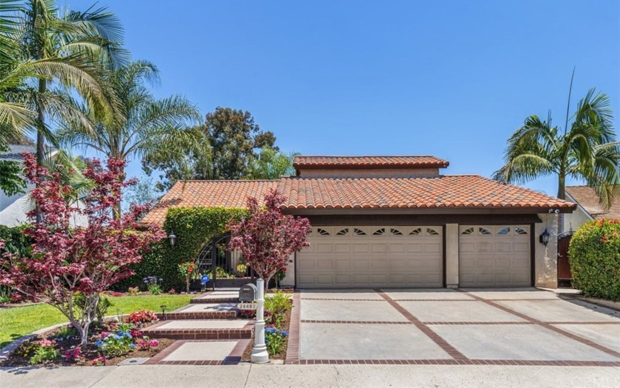24482 Ladera Dr