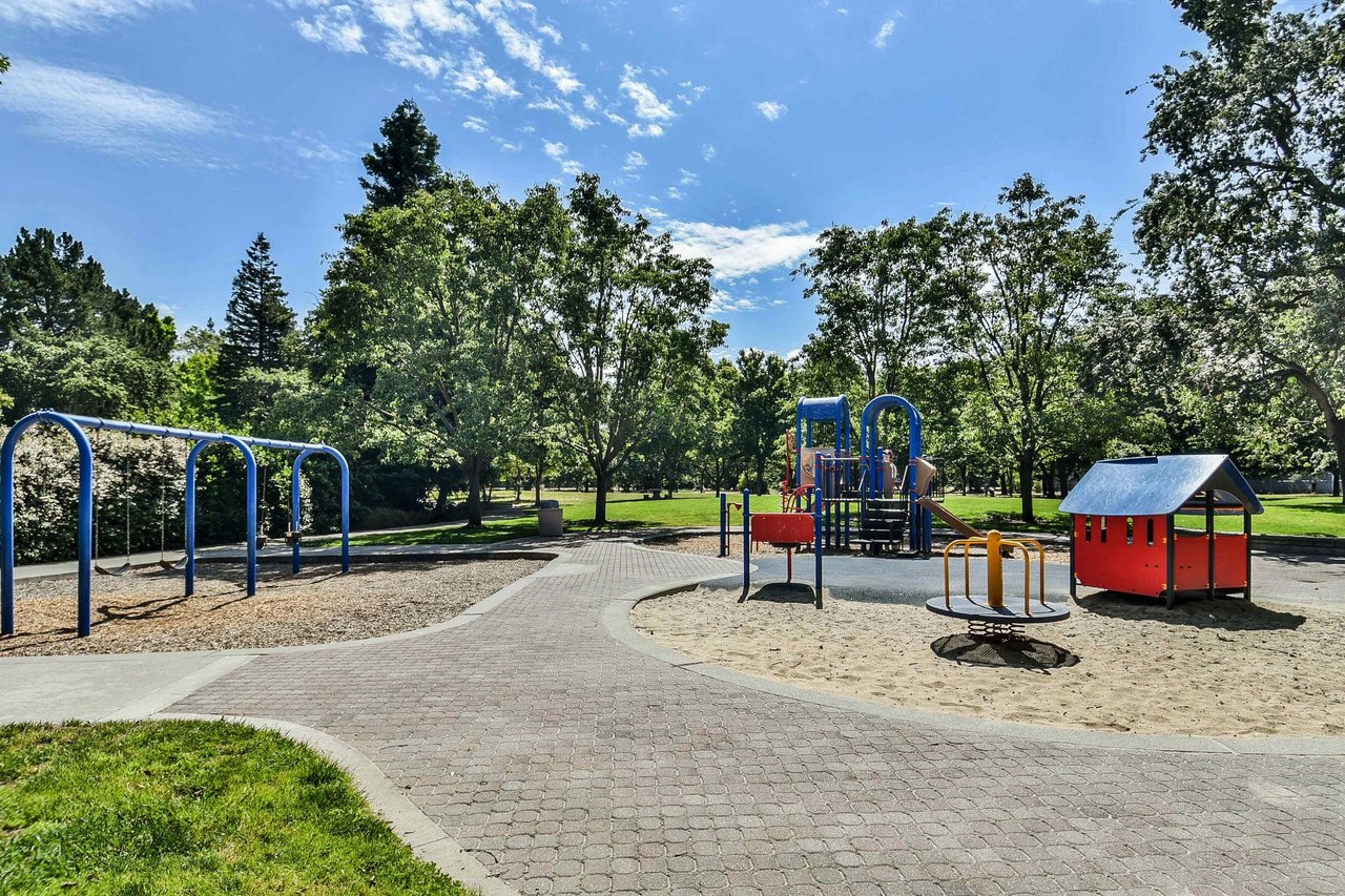 2582 Oak Rd. #217, Walnut Creek