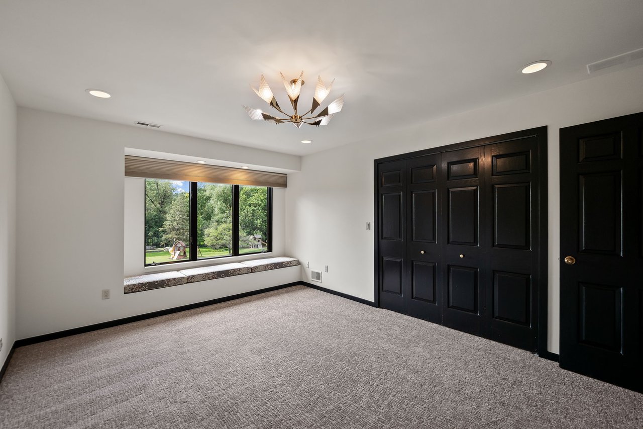 260 Woodwind Dr, Bloomfield Hills