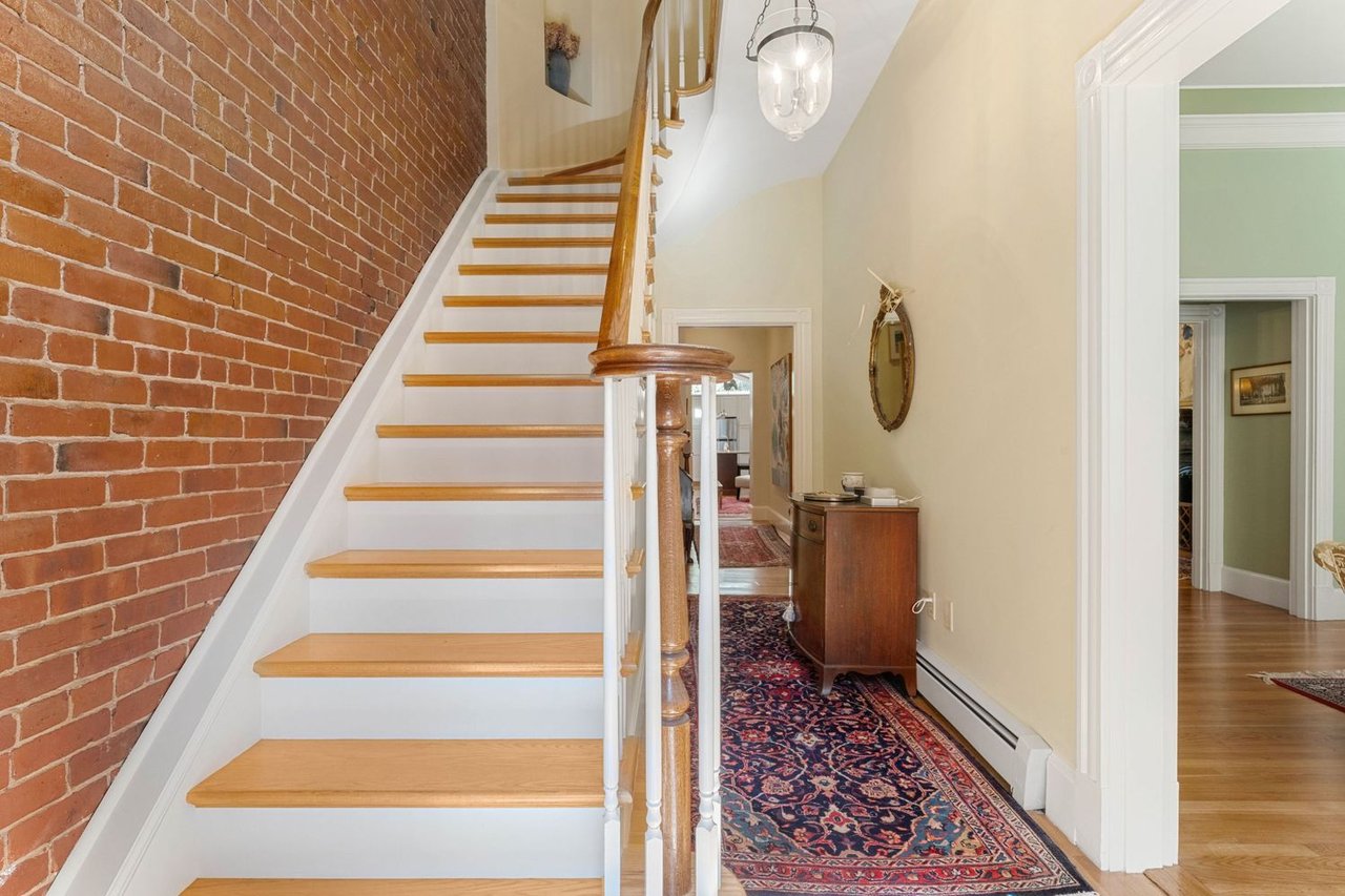 2 Wallace Ct