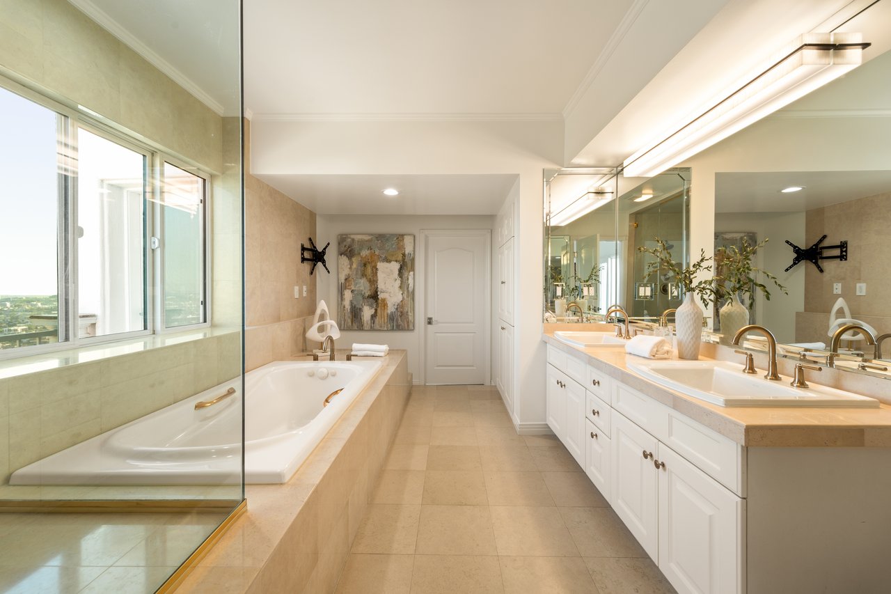 8527 Hedges Way, Hollywood Hills