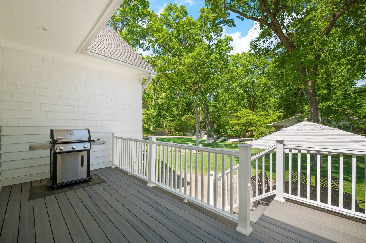 47118 Oak Avenue, Grand Beach, MI 49117