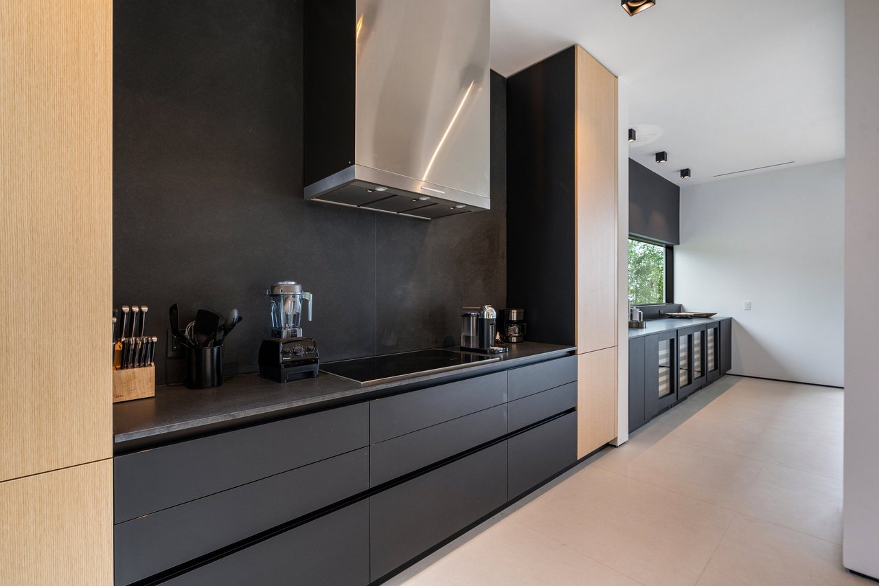 February 2025 | Sabal Development, led by Pascal Nicolai, Finalizes $20.6 Million Sale of Exquisite Venetian Island Estate
