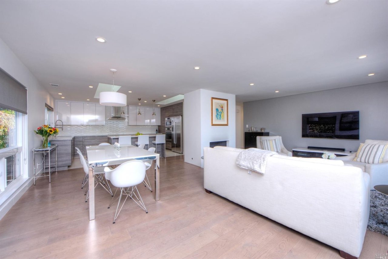 13 Constitution Dr